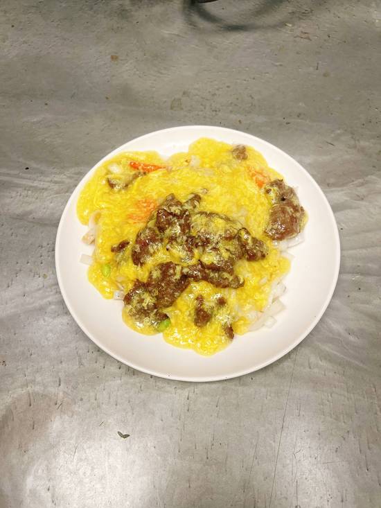 V19-A Smooth Egg and Beef on Rice Noodles 滑蛋牛河